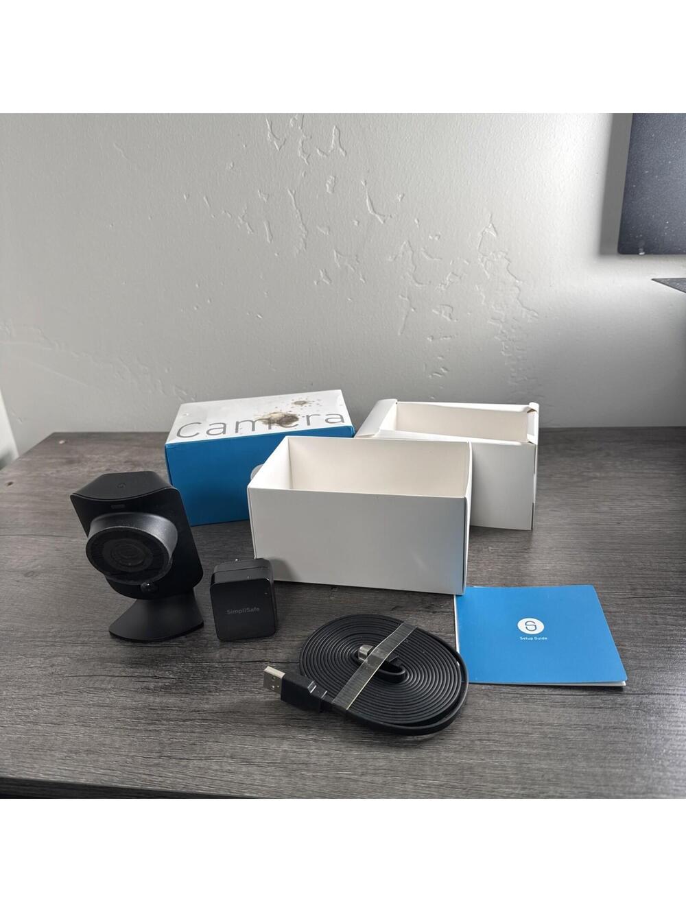 SimpliSafe Indoor Camera Wi-Fi HD Security Camera SSCM1 + Wall Charger + cord !!